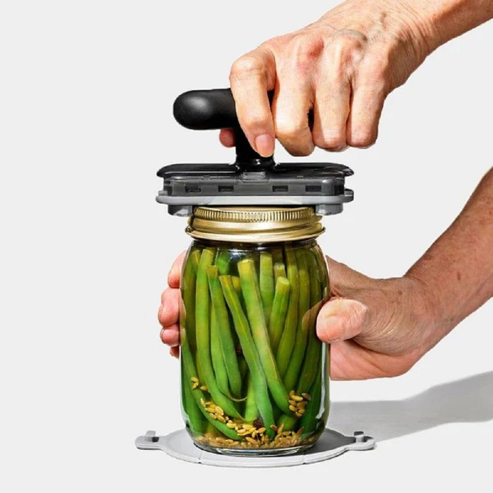 OXO GG TWISTING JAR OPENER WITH BASEPAD