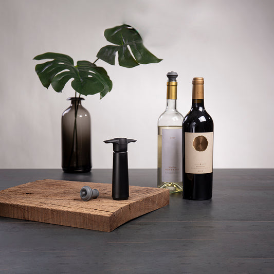 Vacu Vin Wine Saver Black Blister (1 Pump, 1 Wine Stopper ) set '2