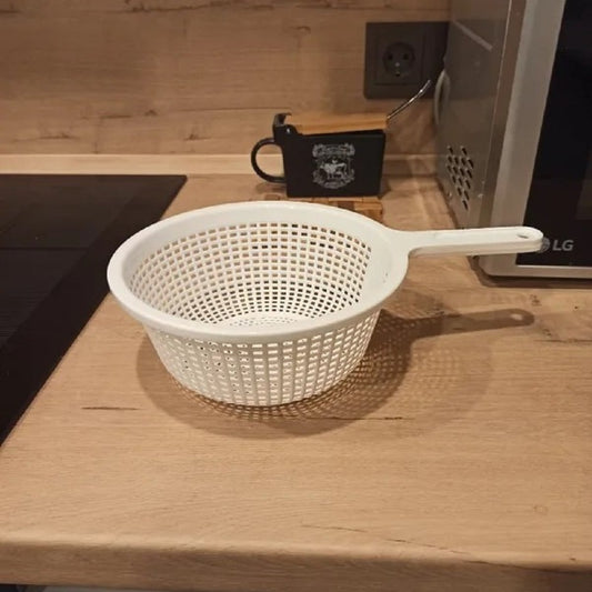 PLASTIC STRAINER BOWL WITH HANDLE NO.19 WHITE