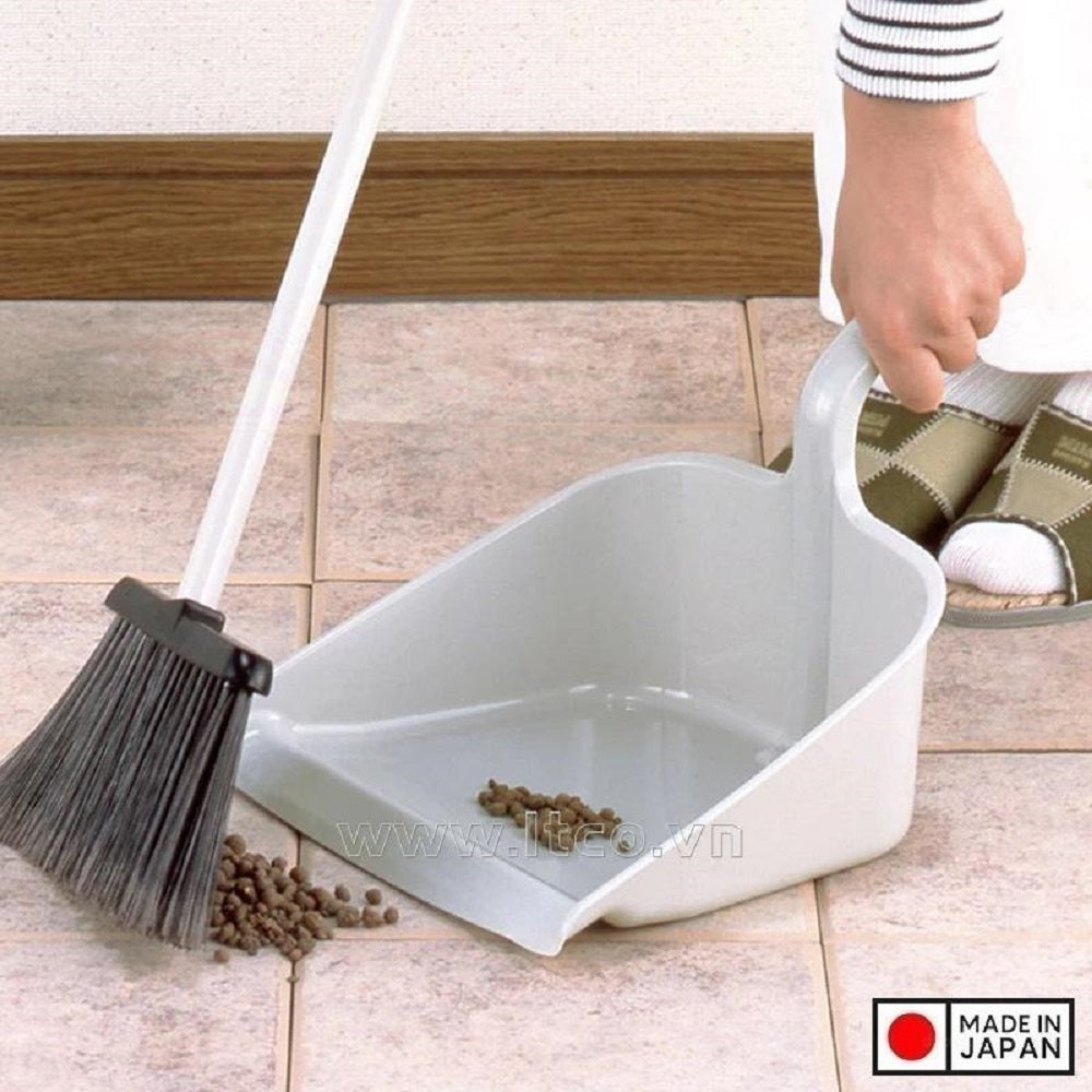 PLASTIC DUST PAN DEEP GREY