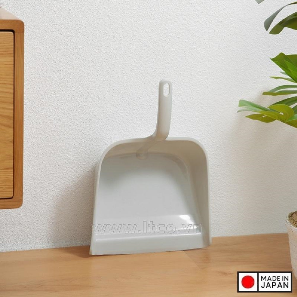 PLASTIC DUST PAN DEEP GREY
